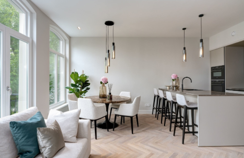 El gran interior de la silla de comedor de Milano Boucle White